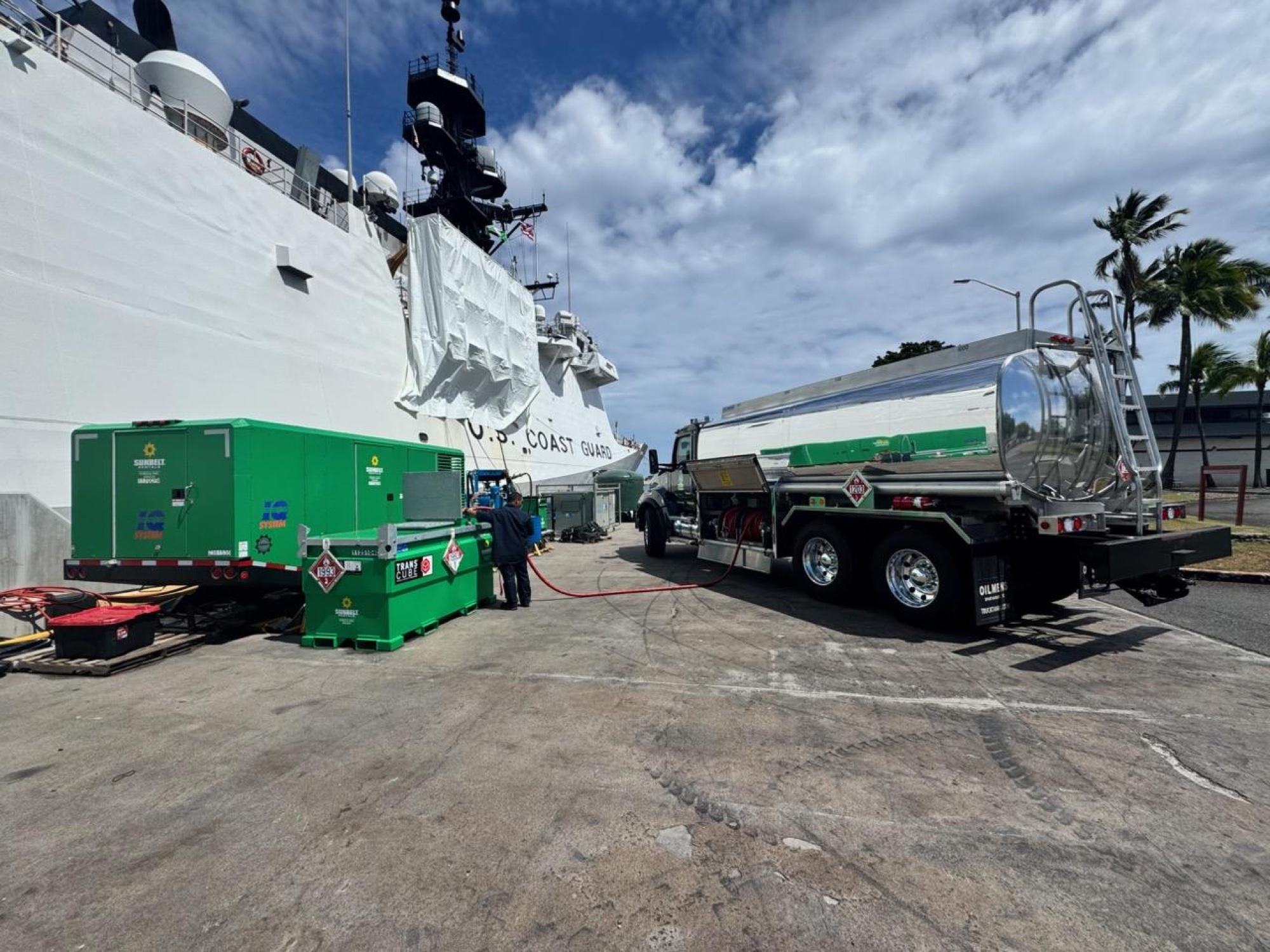Pono Petroleum fueling marine vessels and harbor equipment